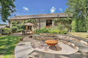 Easton Court near Salcombe. Stunning barn - natural stream & paddock. Sleeps 10.